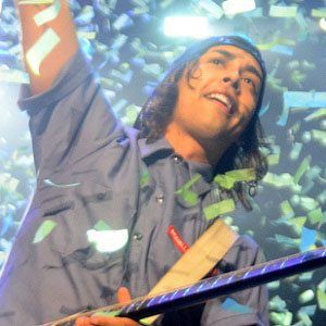 Vic Fuentes at age 32