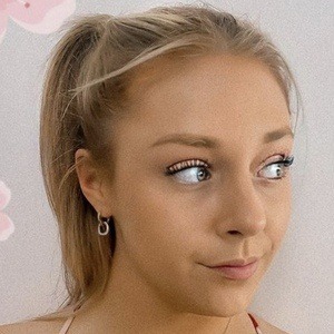 Victoria Neuman Headshot 6 of 10
