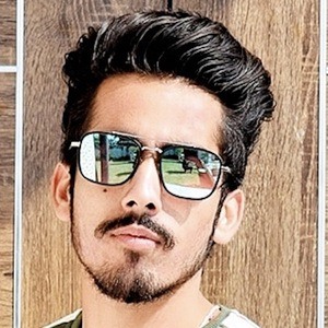 Vikram Khajuria - Age, Family, Bio | Famous Birthdays