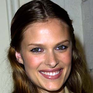 Vinessa Shaw Headshot 5 of 8