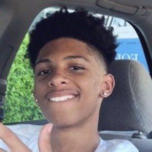 Viniq Headshot 8 of 10