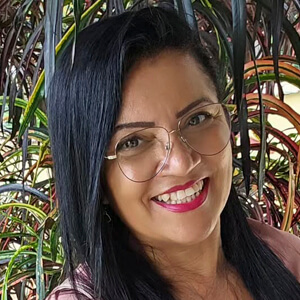 Viviane Magalhães Headshot 2 of 3