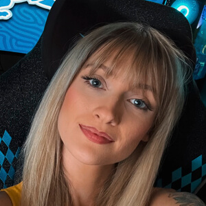 WheezyBlonde Headshot 5 of 6