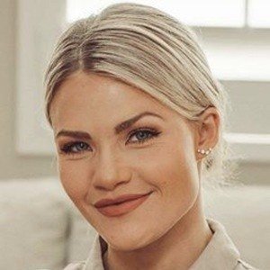 Witney Carson Headshot 8 of 10