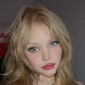 xizzxy Headshot 3 of 9