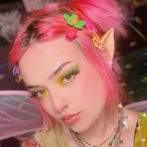 Xoe Arabella Headshot 6 of 6