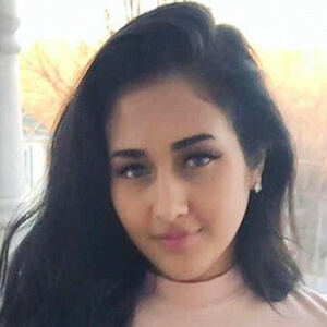 xx.taty Headshot 2 of 5