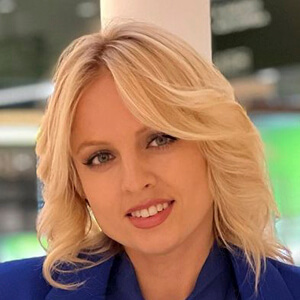 Yanina Studilina Headshot 4 of 6