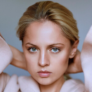 Yanina Studilina Headshot 5 of 6