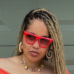 yeahitsamberrtoo Headshot 4 of 4