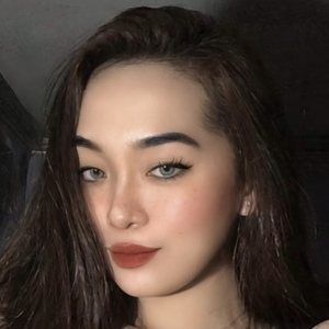 Yennie Perilla Headshot 2 of 10