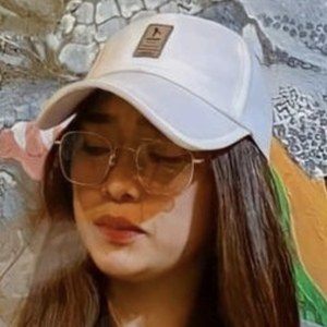 Yennie Perilla Headshot 5 of 10