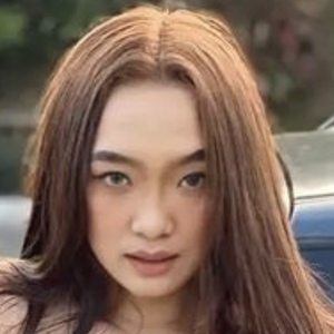 Yennie Perilla Headshot 6 of 10