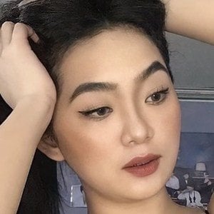 Yennie Perilla Headshot 7 of 10