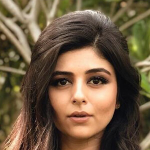 Yesha Rughani - Age, Family, Bio | Famous Birthdays