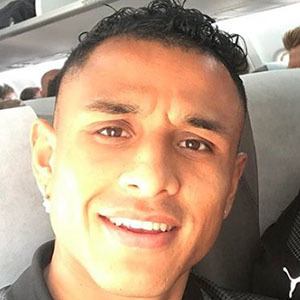 Yoshimar Yotún - Age, Family, Bio | Famous Birthdays