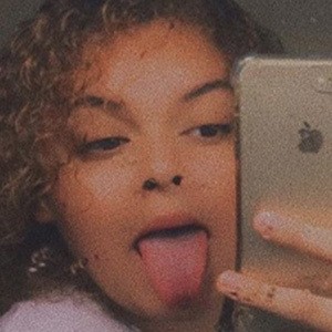 yt.michellexx Headshot 2 of 6
