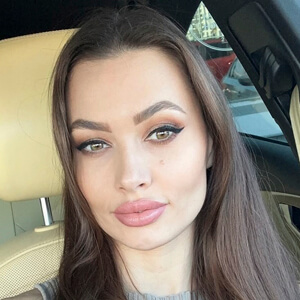 Yulia Fefilova Headshot 5 of 6