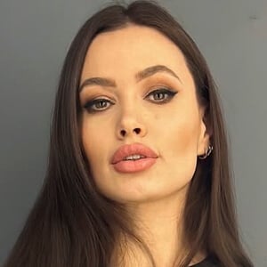 Yulia Fefilova Headshot 6 of 6