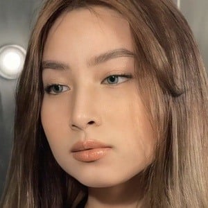 Yumi Garcia Headshot 5 of 10