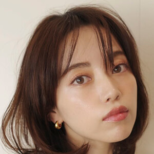 佐藤 優里亜 at age 32