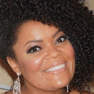 Yvette Nicole Brown Headshot 7 of 10