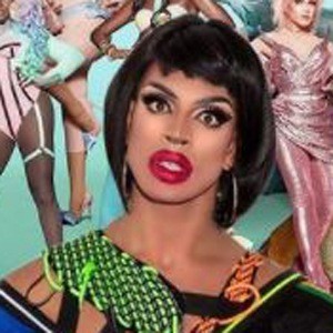 Yvie Oddly Headshot 8 of 10