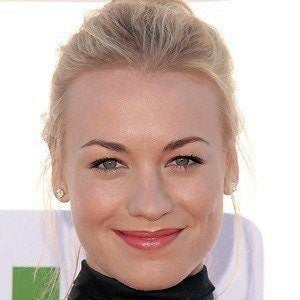 Yvonne Strahovski Headshot 4 of 10