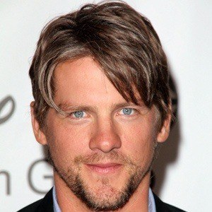 Zachary Knighton - Bio, Family, Trivia | Famous Birthdays