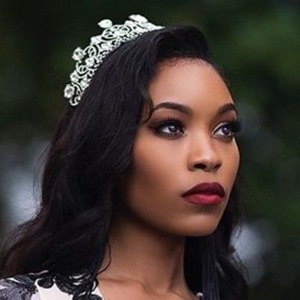 Zakiyah Everette Headshot 5 of 10