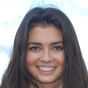 Zana Muno Headshot 3 of 9