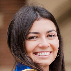 Zana Muno Headshot 4 of 9
