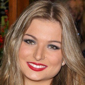 Zara Holland Headshot 4 of 7