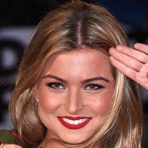 Zara Holland Headshot 5 of 7