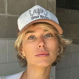 Zoë Hoad Headshot 2 of 6