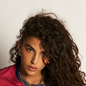 Zoe Mba Bayona Headshot 5 of 5