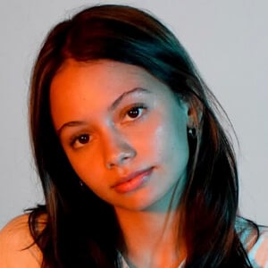 Zoë Manoek Headshot 11 of 13