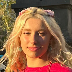 Zoe Roman Pazos Headshot 2 of 4