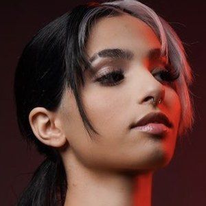 Zoe Seliktar Headshot 7 of 10