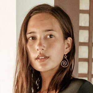 Zowie Palliaer Headshot 2 of 5