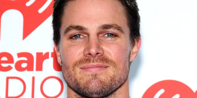 Stephen Amell - Age, Family, Bio | Famous Birthdays
