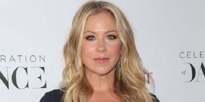 Christina Applegate - Age, Family, Bio | Famous Birthdays