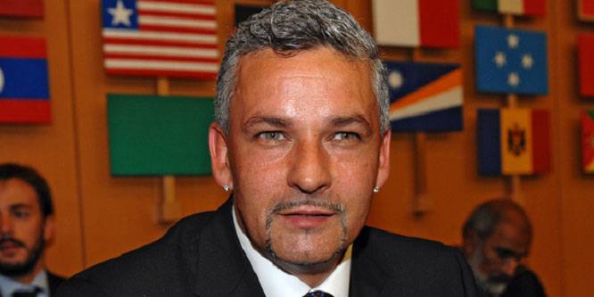 Roberto Baggio - Age, Family, Bio | Famous Birthdays