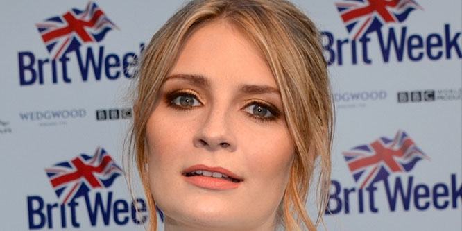 Mischa Barton - Age, Family, Bio | Famous Birthdays
