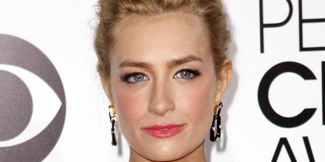 Beth Behrs - Age, Family, Bio | Famous Birthdays
