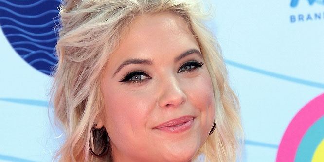 Ashley Benson - Age, Family, Bio | Famous Birthdays