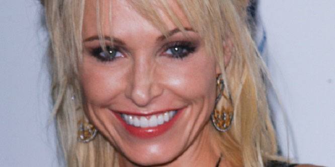 Josie Bissett - Age, Family, Bio | Famous Birthdays
