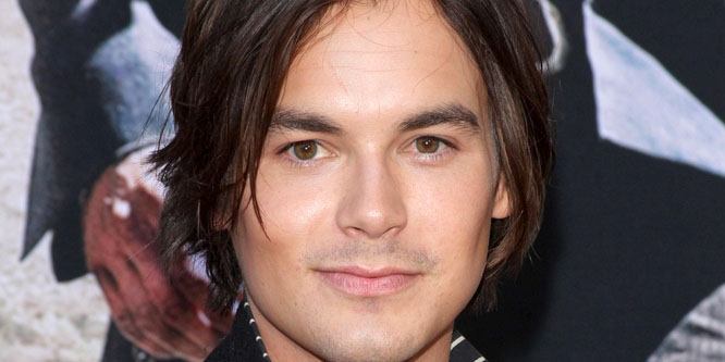 Tyler Blackburn - Age, Family, Bio | Famous Birthdays