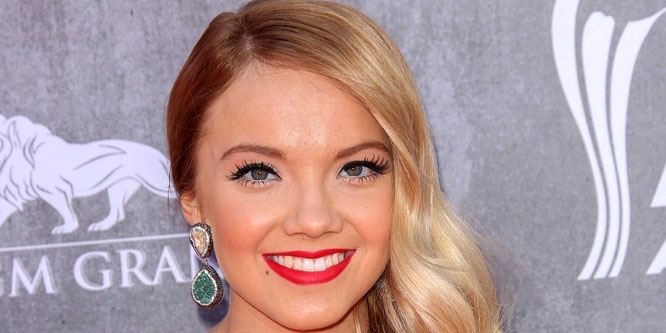 Danielle Bradbery - Age, Family, Bio | Famous Birthdays