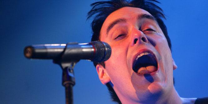 Benjamin Burnley - Age, Family, Bio | Famous Birthdays